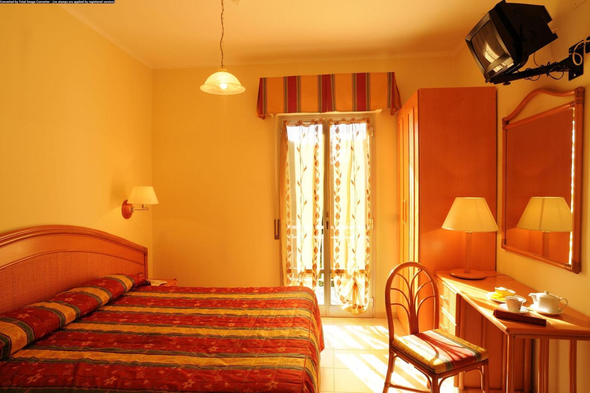 Hotel Casella Пьетра-Лигуре Номер фото
